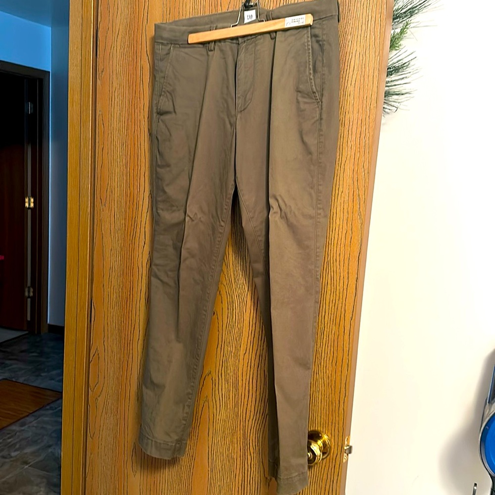 Men’s classic Chino